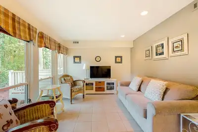 Image de Sea Colony Tennis 1st-floor condo with tennis court, pool, & basketball court