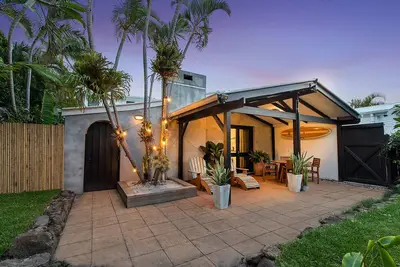 Image de White Palms Surf Shack, 80m from the beach! Air-conditioned