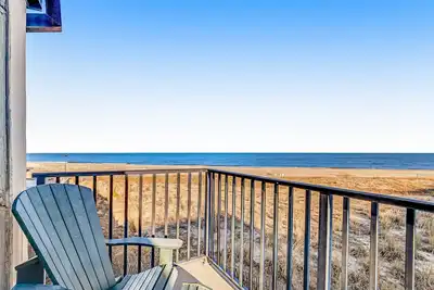 Image de Sea Colony 2nd floor condo with shared tennis court, sauna