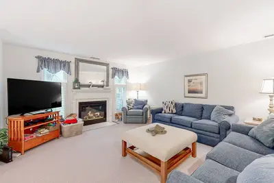 Image de Sea Colony Tennis townhouse with tennis court, sauna, & pool