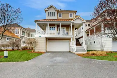 Image de Sea Colony Tennis house with gym, grill, & pool