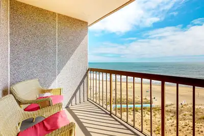 Image de Sea Colony Ocean 8th floor condo w/ gym, tennis court, and balcony