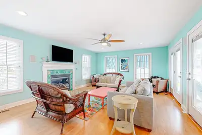 Image de Downtown Bethany Beach house w/ gas grill, outside shower and screened porch