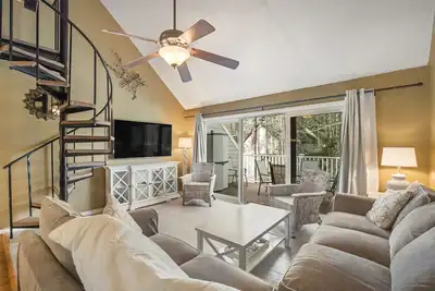 Image de Renovated 2023 Sea Colony tennis condo with pool, hot tub, sauna, & fitness room