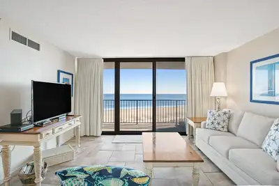 Image de Oceanfront fifth-floor condo with sauna, pools, & hot tub on-site