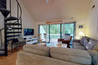 Image de 2nd-floor Sea Colony Tennis condo with pool & gym access