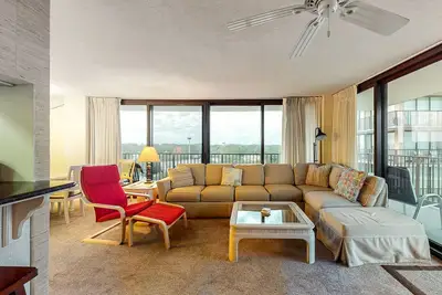 Image de Sea Colony oceanfront condo with pool, hot tub, sauna, basketball, elevator