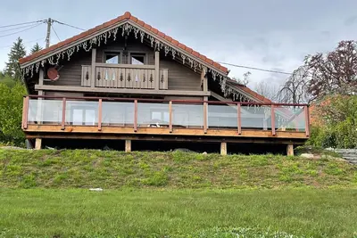 Image de Chalet tout confort avec terrasse et poêle, animaux acceptés