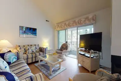 Image de Sea Colony Tennis 2nd-floor condo with pool, & gym