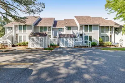 Image de 1st-floor Sea Colony Tennis condo with gym, tennis court, & pool