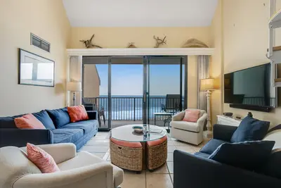 Image de Sea Colony Ocean 9th floor condo w/ gym, elevator, and shared sauna