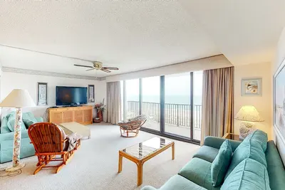 Image de Sea Colony oceanfront 8th floor condo with shared sauna, tennis court, & pool