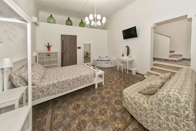 Image de In the Olympus of the Capital of Magna Graecia between relaxation and culture