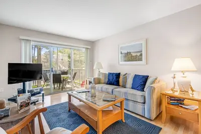 Image de Sea Colony Tennis 1st-floor condo with pool, sauna, & basketball court