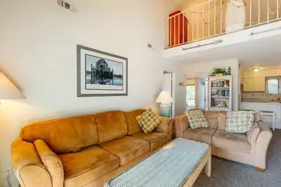 Image de Sea Colony Tennis 2nd floor condo w/ basketball court, shared sauna, and pool