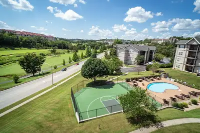 Image de King Bedroom, 1 Bath Golf Condo with Jetted Tub & Full Kitchen