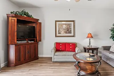 Image de 1 King Bedroom Golf Condo - Private, Covered Balcony with Lovely Property View