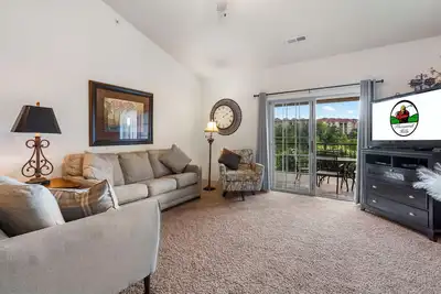 Golf Course Views • Updated Condo Near Branson Shows & Dining