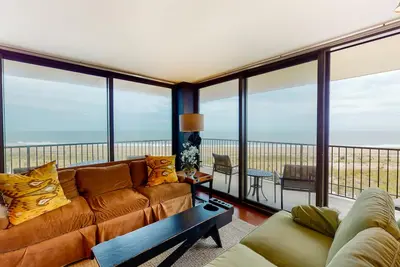 Image de Sea Colony 3rd floor condo w/ shared sauna, gym, pool & ocean view