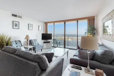 Image de Sea Colony 5th floor condo w/ balcony and gym - partial ocean view