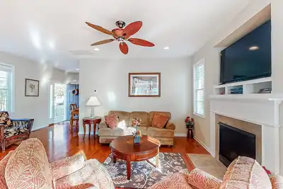 Image de Bayside Resort house w/ gym, tennis court, golf on-site, and pool
