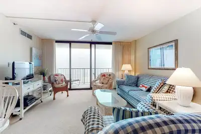 Image de Sea Colony Ocean 8th floor condo w/ free WiFi, shared sauna, and tennis court