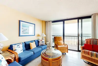 Image de 8th floor Sea Colony Oceancondo w/ balcony, elevator, and gym
