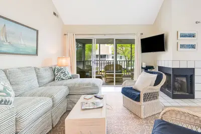 Image de Sea Colony Tennis 2nd floor condo w/ gym, shared sauna, and free WiFi