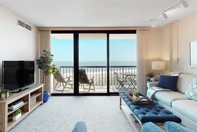 Image de Sea Colony Ocean 7th floor condo w/ basketball court, pool, and elevator