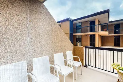 Image de Sea Colony oceanfront 1st floor condo w/shared basketball court, sauna, elevator