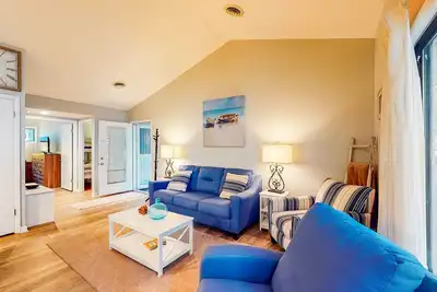 Image de Sea Colony Tennis 1st-floor condo with sauna & tennis court