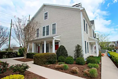 Image de Bear Trap Dunes 1st floor condo w/ shared sauna, lakefront, and tennis court