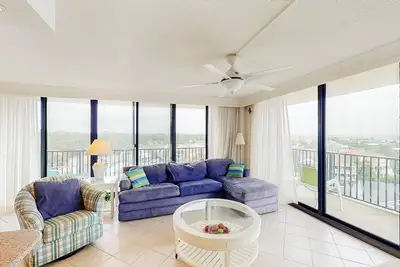 Image de Sea Colony 6th floor condo w/ balcony, shared tennis court & partial ocean view
