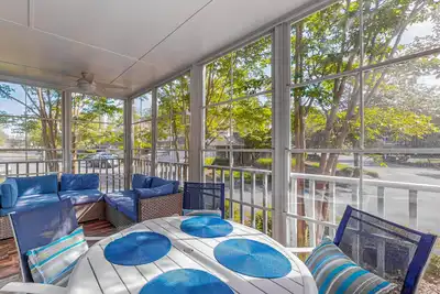 Image de Sea Colony condo near golf with pool, sauna, hot tub, fitness room & tennis