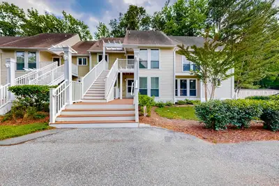 Image de 1st-floor Sea Colony Tennis condo with gym, & sauna