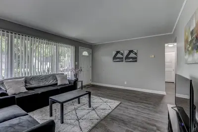 Image de Beautiful 3 Bedroom Home Near Downtown