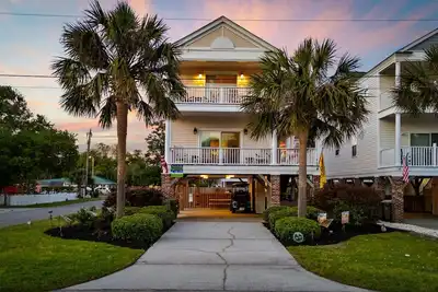 Image de Perfect Family Beach Getaway House with Private Pool