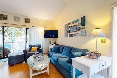 Image de Sea Colony Tennis 1st floor condo w/ basketball court, shared sauna, and gym
