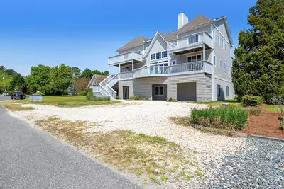 Image de Quillens Point home w/ 5 decks, screened porch, grill & shared tennis - dogs Ok