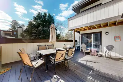 Image de Sea Colony Tennis 1st-floor condo with tennis court, sauna & pool