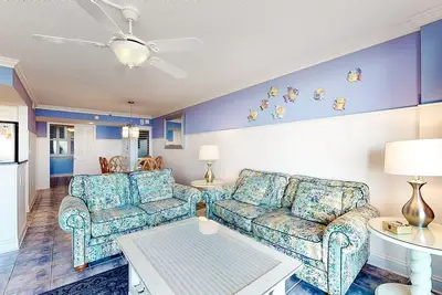 Image de Sea Colony Ocean 6th-floor condo wit balcony, tennis court, & basketball court