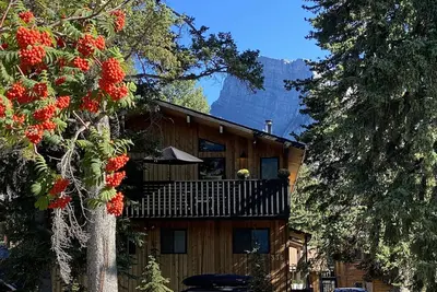 Beautiful Chalet with Unbeatable Location in Banff