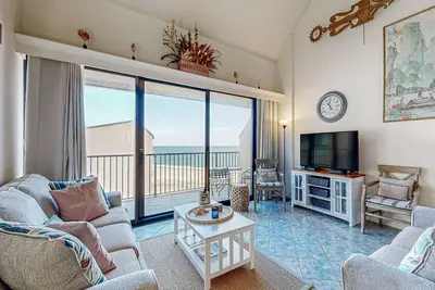 Image de Ninth floor condo with new furniture, decor, paint for 2025, photos forthcoming