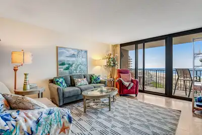 Image de Sea Colony Ocean 5th-floor condo with tennis court, basketball court, & pool