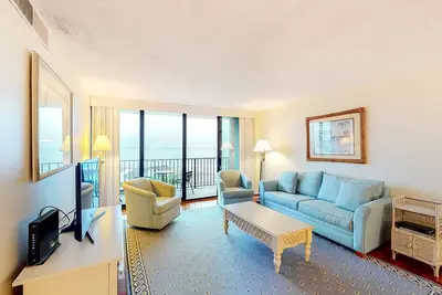 Image de Sea Colony 6th floor condo w/ pool, shared sauna & gym - partial ocean view