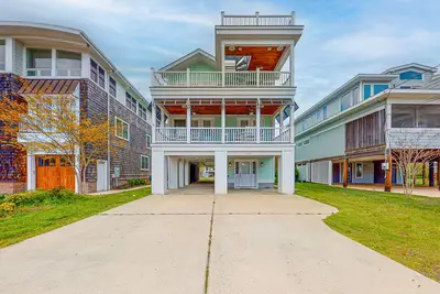 Image de Downtown Bethany Beach house w\/ elevator, gas grill and ping pong table