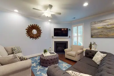 Image de Bayside Resort townhouse w/ free WiFi, pool, golf on-site, and fireplace