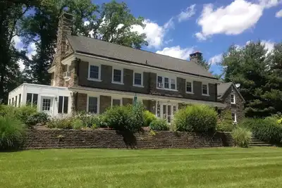 Image de 100 + yr old Georgian Manor w\/character