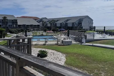 Image de 1bd/1bath/sleeps4/Townhome/1804 E Gulf Beach Dr Unit K-12/nice gulf view/pool<br>