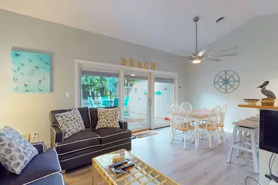 Image de Sea Colony Tennis 1st-floor condo with balcony & gym